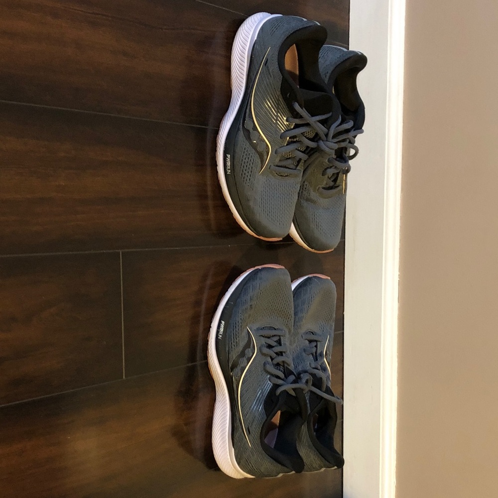 Bundle of two pairs women’s saw Saucony running shoes